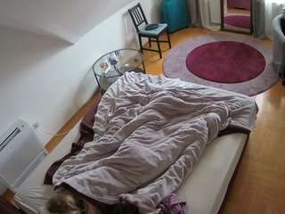 voyeurcam-julmodels-whitebed-4