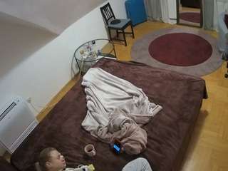 voyeurcam-julmodels-whitebed-4 camsoda