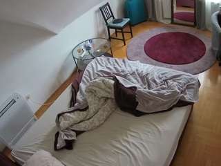 voyeurcam-julmodels-whitebed-4