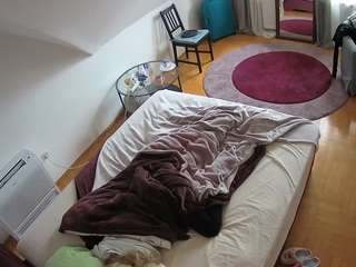 voyeurcam-julmodels-whitebed-4