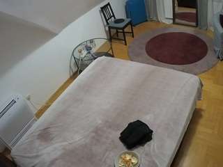 voyeurcam-julmodels-whitebed-4's CamSoda show and profile