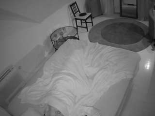 voyeurcam-julmodels-whitebed-4's CamSoda show and profile