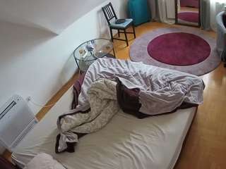 voyeurcam-julmodels-whitebed-4