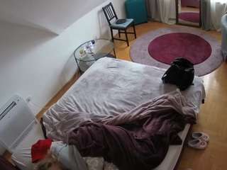 voyeurcam-julmodels-whitebed-4