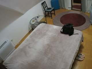 voyeurcam-julmodels-whitebed-4