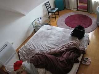 voyeurcam-julmodels-whitebed-4