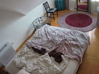 voyeurcam-julmodels-whitebed-4