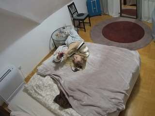 voyeurcam-julmodels-whitebed-4