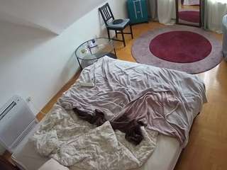 voyeurcam-julmodels-whitebed-4