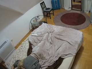 voyeurcam-julmodels-whitebed-4