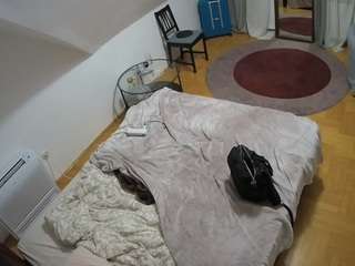 voyeurcam-julmodels-whitebed-4