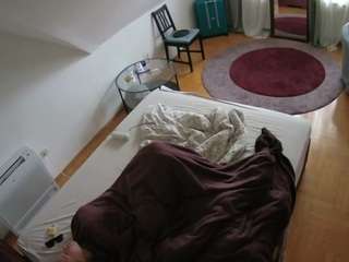 voyeurcam-julmodels-whitebed-4