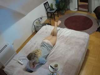 voyeurcam-julmodels-whitebed-4