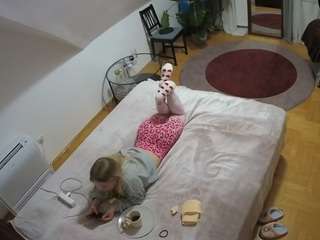 voyeurcam-julmodels-whitebed-4