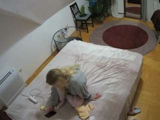 voyeurcam-julmodels-whitebed-4