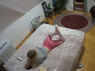 voyeurcam-julmodels-whitebed-4