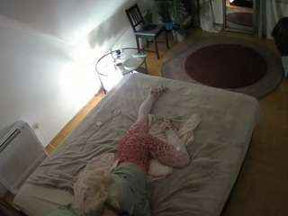 voyeurcam-julmodels-whitebed-4