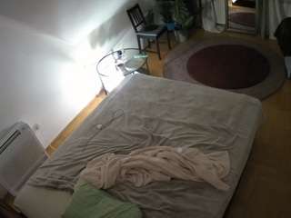 voyeurcam-julmodels-whitebed-4