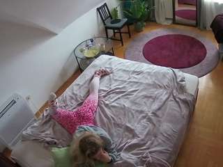voyeurcam-julmodels-whitebed-4