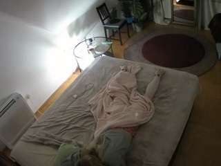 voyeurcam-julmodels-whitebed-4