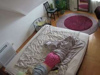 voyeurcam-julmodels-whitebed-4
