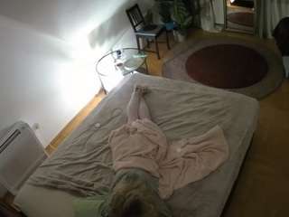 voyeurcam-julmodels-whitebed-4