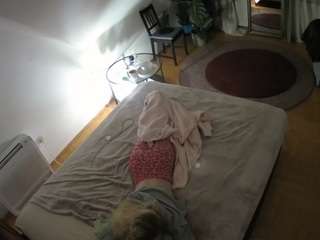 voyeurcam-julmodels-whitebed-4