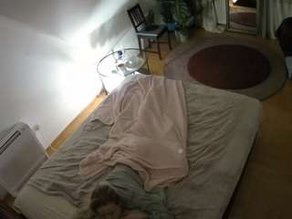 voyeurcam-julmodels-whitebed-4