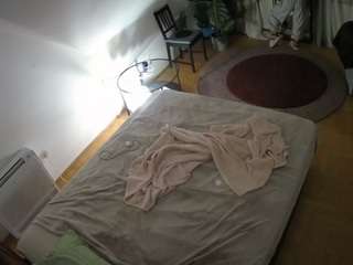 voyeurcam-julmodels-whitebed-4
