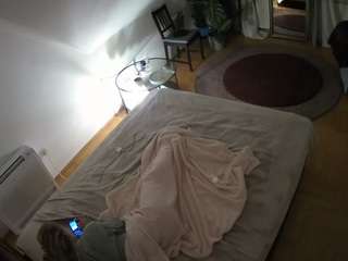 voyeurcam-julmodels-whitebed-4