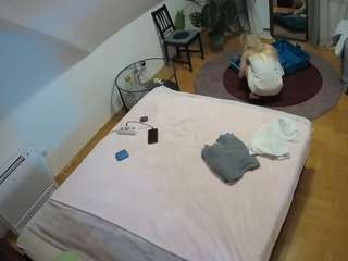 voyeurcam-julmodels-whitebed-4
