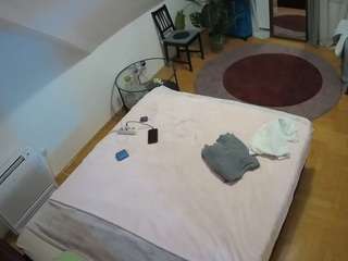 voyeurcam-julmodels-whitebed-4