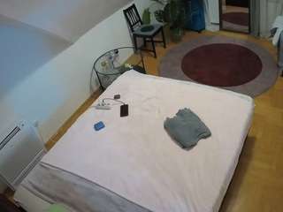 voyeurcam-julmodels-whitebed-4