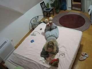 voyeurcam-julmodels-whitebed-4