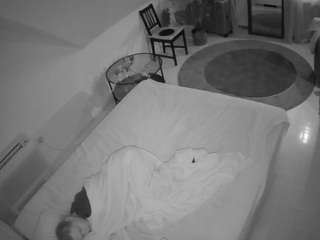 voyeurcam-julmodels-whitebed-4