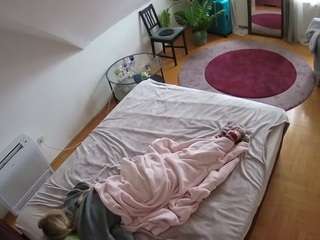voyeurcam-julmodels-whitebed-4