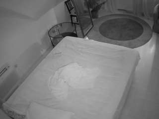 voyeurcam-julmodels-whitebed-4