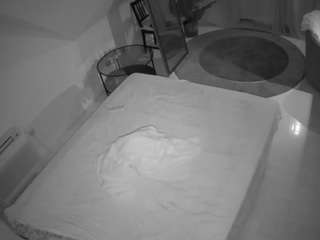 voyeurcam-julmodels-whitebed-4 - Live HD Webcam