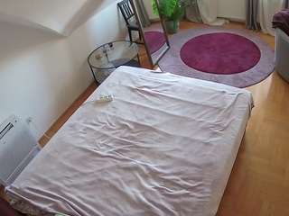 voyeurcam-julmodels-whitebed-4