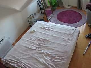 voyeurcam-julmodels-whitebed-4