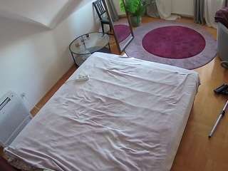 voyeurcam-julmodels-whitebed-4
