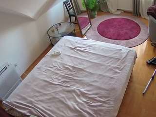voyeurcam-julmodels-whitebed-4