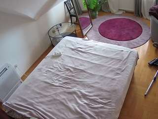 voyeurcam-julmodels-whitebed-4