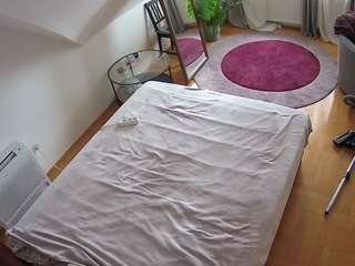 voyeurcam-julmodels-whitebed-4