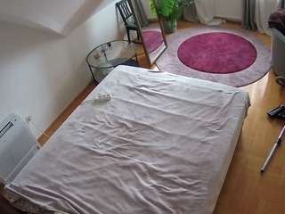 voyeurcam-julmodels-whitebed-4