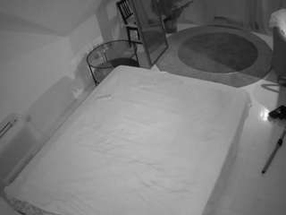 voyeurcam-julmodels-whitebed-4 webcam model