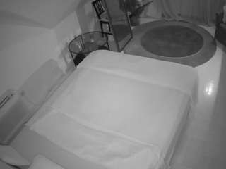 voyeurcam-julmodels-whitebed-4