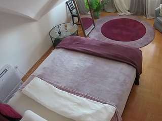 voyeurcam-julmodels-whitebed-4