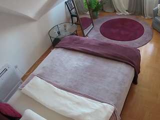 voyeurcam-julmodels-whitebed-4