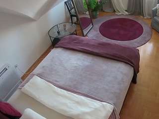 voyeurcam-julmodels-whitebed-4